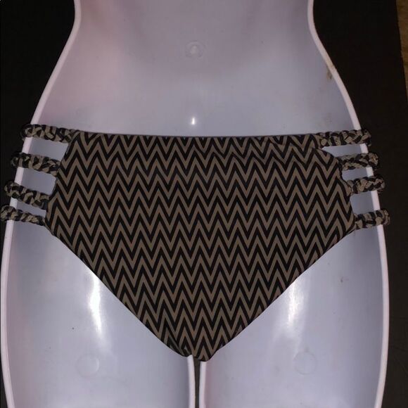 Tori Praver Shyla Bikini Bottom - Picture 6 of 7